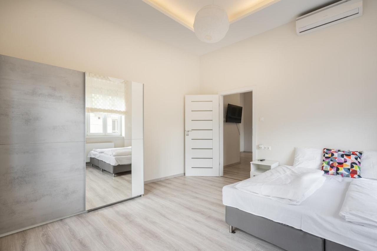 Cascade Corvin Apartment Budapeste Exterior foto