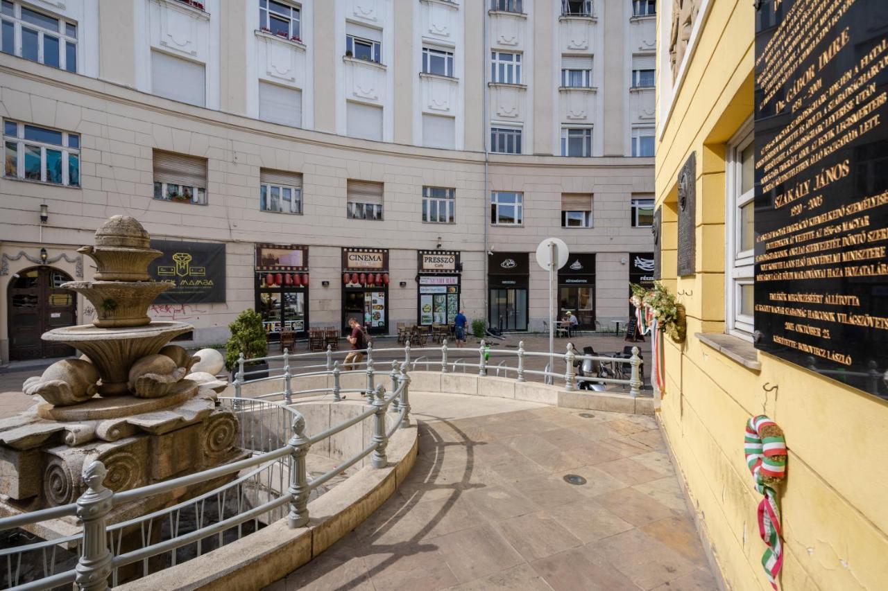 Cascade Corvin Apartment Budapeste Exterior foto
